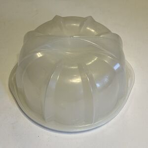 Nordic Ware Deluxe Bundt Cake Keeper  Holder Twist And Lock Dome Lid 11” USA